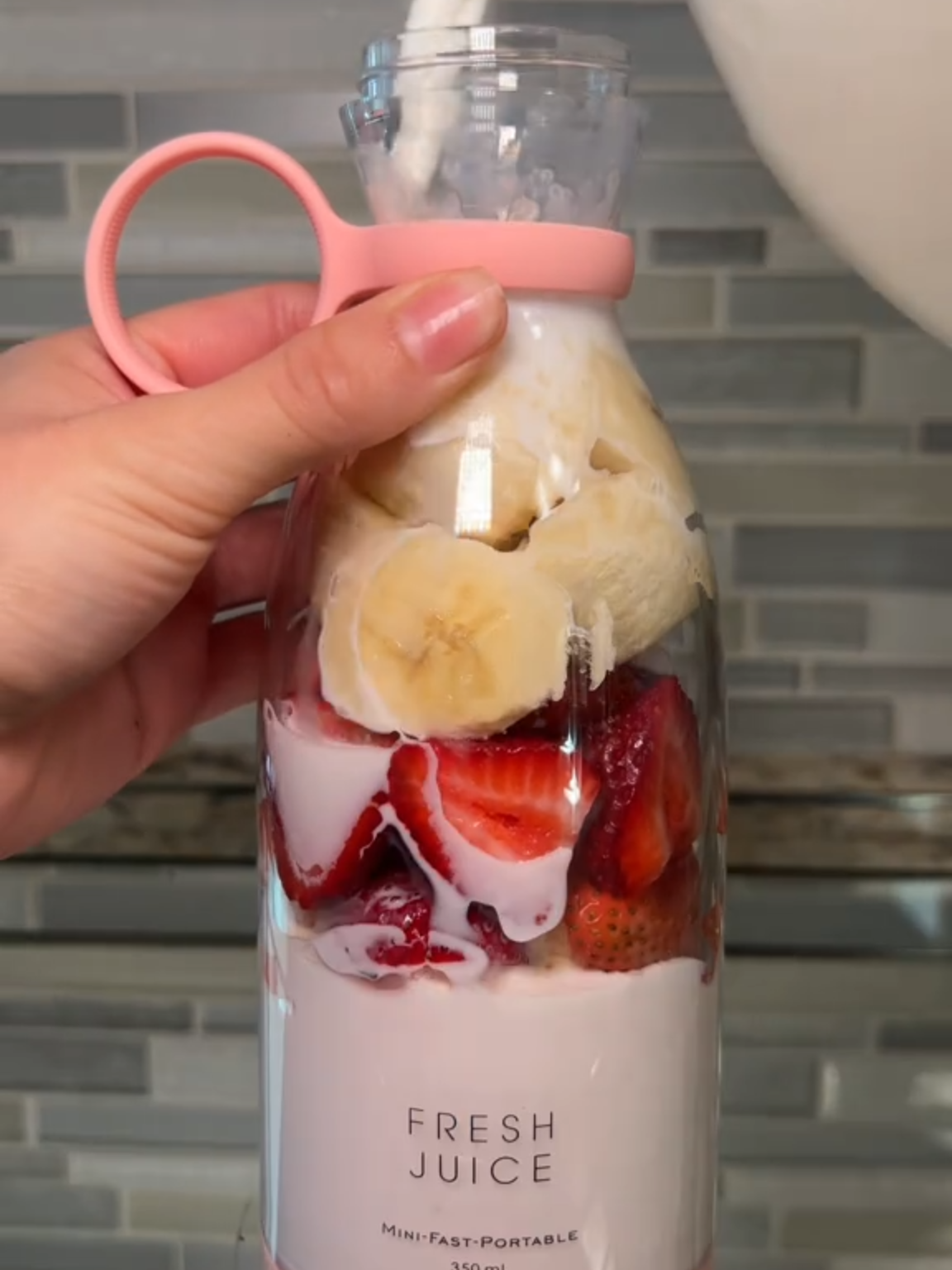 No plug? No problem ⚡#canadatiktok #healthyliving #GymLife #portableblender #smoothie