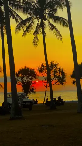 Keluarkan isi perasaanmu >>> Dia akan melihatnya #lombok #nusatenggarabarat #sunset #quotes 