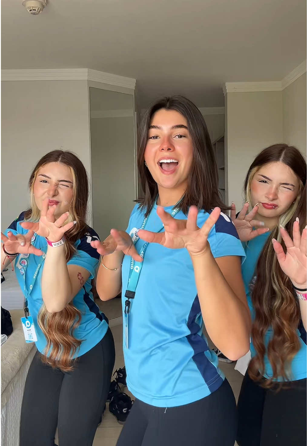 precisava fazer essa com elas @𝘽𝙚𝙪𝙢 𝙚 𝘽𝙚𝙙𝙤𝙞𝙨 #FloripaComAmaze #MonitoriaAmaze #Formatura @Amaze Travel 