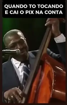 Quando estou tocando e o Pix cai na conta. #musico #musico #music #show #comedyvideo 