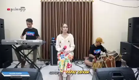 klambi kuning... 🎶