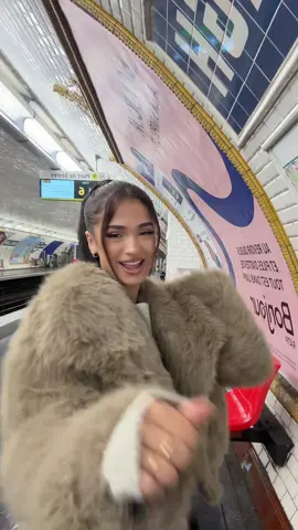 Petite danse dans le métro 💃🚊 