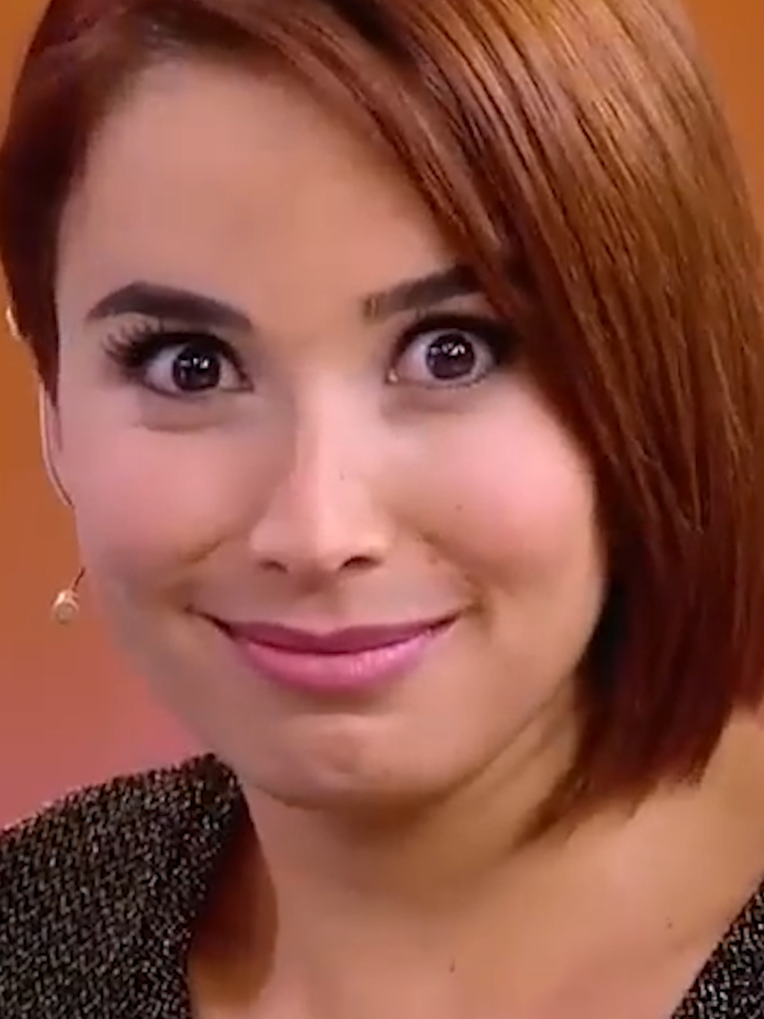 ¡Pero qué masaje el de Suso a Majida Issa! 😍 Esos pies que han recorrido años de éxito merecían todo el cuidado. #MajidaIssa #TheSusosShow #Archivo