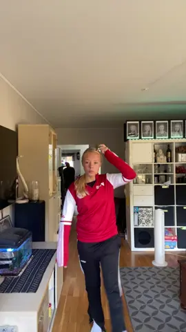 Nu drar denna tjejen till barnets för match❤️🤍#kompådinforyou😉 