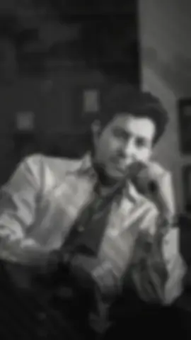 بائسةٌ جداً هذه المدينة ، إلّا من قلبي الذي يبدو كشمعة اوقدها بصيرٌ ذات ليلة ميلاد ، فأحسّ بدفئها دون أن يراها... هكذا يتخطى الفرح قلبي ، كل ليلة أشعر به ولا اجده ، فمن ياترى هذا الذي يبعث فيّ روح الامل!  اتراك أنت فرحتي وانت على هذا البعد؟ ارأيت احساسي بك ، كم تخطى حدود الزمن والمسافات؟