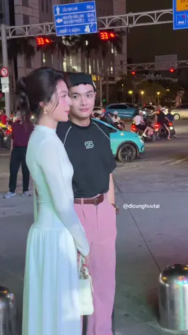 Chấn động cặp đôi Hữu Tài x Bích Ngọc rủ nhau đi xem phim Chị Ngã Em Nâng #benbohanhphuc #bichngoc #phht #huutaibichngoc #vinhhien_nhaphuong #huutai 