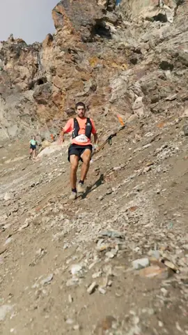 SOUND UP 🔊 Manu destroying the downhill at Ultraks #ultraks #skyrunning #mountains #trail #trailrunning 