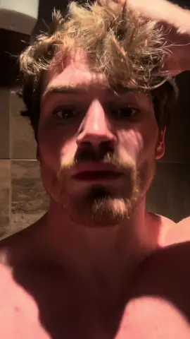 Fini la cuisine c’est l’heure de se cacher dans les toilettes #fyp #vibe #motivation #GymTok #bodybuilding 