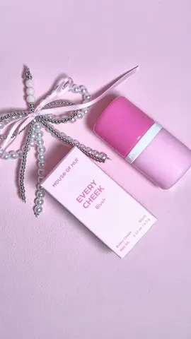 Ever tried a blush so pigmented you have to remind yourself less is more? 👀💗 Dreamy, long-lasting, and trust me… a little goes a long way 🌸 I’m obsessed with how it stays all day! Got this cutie for free at the K-Beauty Layover, where I first discovered @House of Hur — and I’ve been loving their products so far 🥹🤍 #pink #kbeauty #houseofhur #daily #blush 