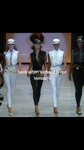 ... #moda #modelo #versace #fashionrunwaymodel #fyp 