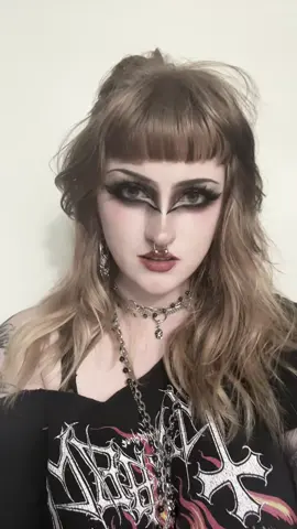 hi tiktok, it’s me tiktok #inmyroom #juliawolf 