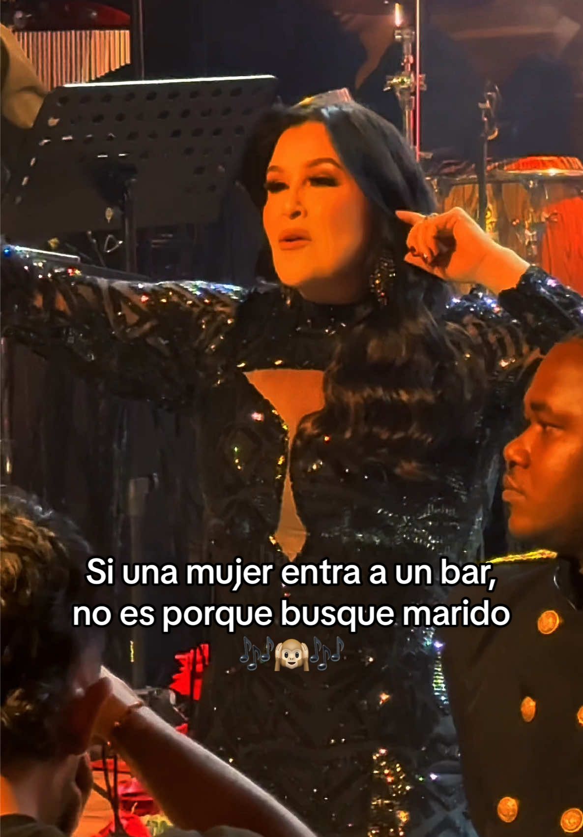 Si una mujer entra a un bar, no es porque busque marido 🎶🎶 #mujeresydespecho 