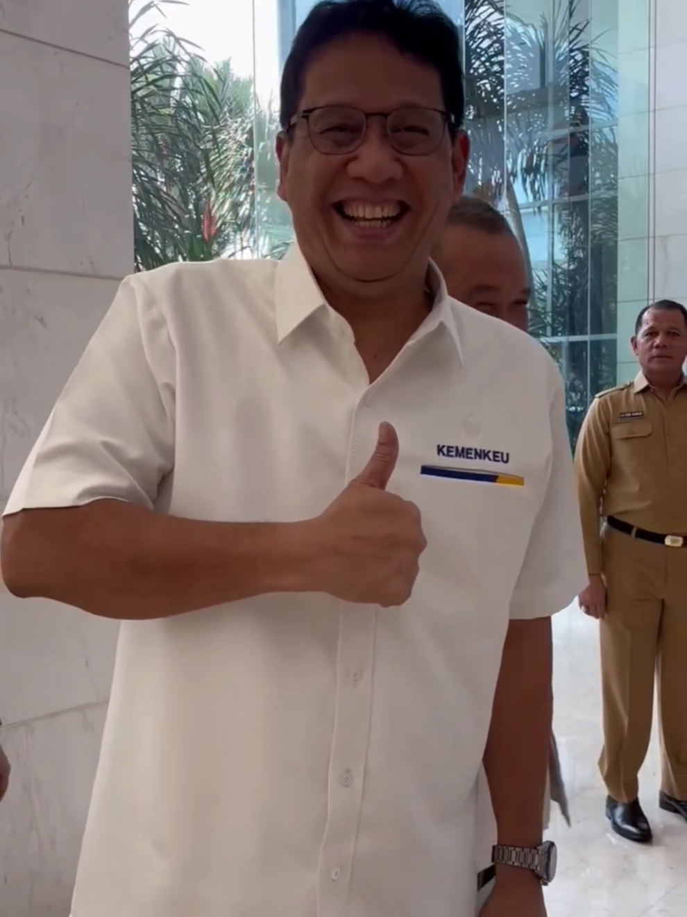 Purbaya Yudhi Sadewa (lahir 7 Juli 1964) adalah seorang Ekonom dan Insinyur Indonesia yang saat ini menjabat sebagai Menteri Keuangan Republik Indonesia sejak 8 September 2025 di bawah Presiden Prabowo Subianto. Sebelumnya, ia menjabat sebagai Ketua Dewan Komisioner Lembaga Penjamin Simpanan dari 2020–2025. @purbayayudhis @menkeuri 🙏  #purbayayudhisadewa #kemenkeu #menkeu #menterikeuangan #foryoupage 