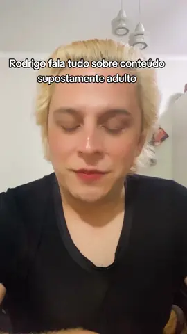 em esclarecimento a fãs e haters, Rodrigo Apresentador fala sobre comentários maliciosos feitos em vídeo, os quais ele leu e achou engraçados e hipócritas. o apresentador afirma que não está fazendo esse tipo de conteúdo, apenas entrevistando pessoas do ramo. conforme eu já falei aqui, Na cama com Rodrigo tem tudo para ser o novo Ponto Pê da extinta rede de televisão MTV, e certamente Rodrigo Apresentador quebrará todos os tabus nesse novo quadro que é praticamente um spin-off do Rodrigo Show. vem aí mais uma era de sucesso!