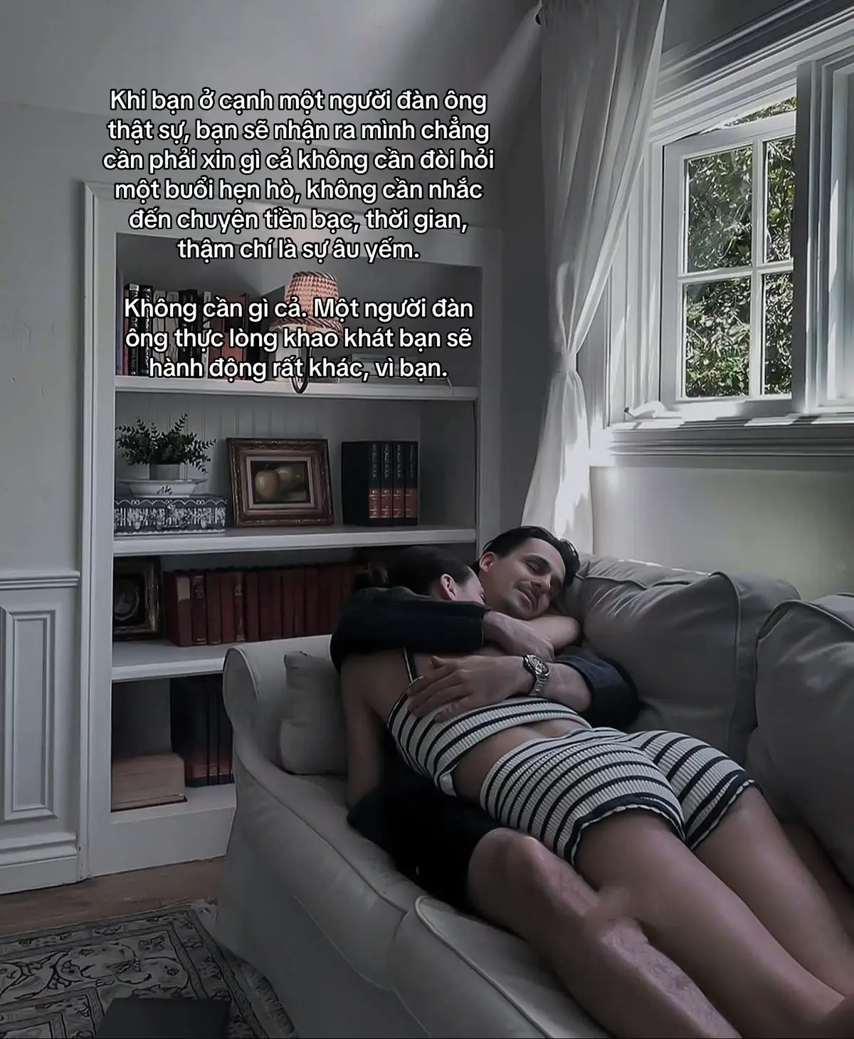 Khi bạn ở cạnh một người đàn ông thật sự, bạn sẽ nhận ra mình chẳng cần phải xin gì cả không cần đòi hỏi một buổi hẹn hò, không cần nhắc đến chuyện tiền bạc, thời gian, thậm chí là sự âu yếm. Không cần gì cả. Một người đàn ông thực lòng khao khát bạn sẽ hành động rất khác, vì bạn.