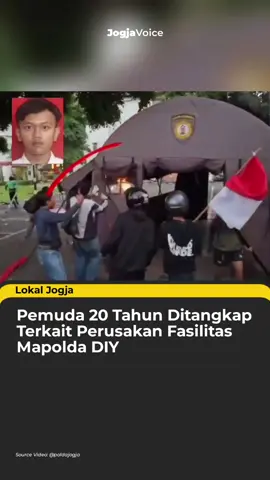 Seorang pemuda berinisial PA (20) ditangkap aparat Direktorat Reserse Kriminal Umum (Ditreskrimum) Polda DIY karena diduga terlibat dalam perusakan dan pembakaran fasilitas Markas Polda DIY saat kerusuhan 29 Agustus 2025. Kabid Humas Polda DIY Kombes Pol Ihsan mengatakan, PA diamankan di sebuah rumah di Kalasan, Sleman, pada Rabu (24/9). Dari hasil penangkapan, polisi juga memperoleh rekaman video yang dijadikan bukti digital atas peran PA. #jogja24jam #jogjaistimewa #fypage 