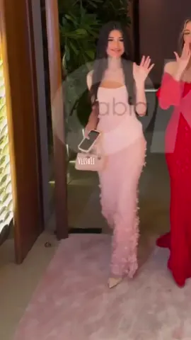 زارني لابس الوردي#cedras_beauty 