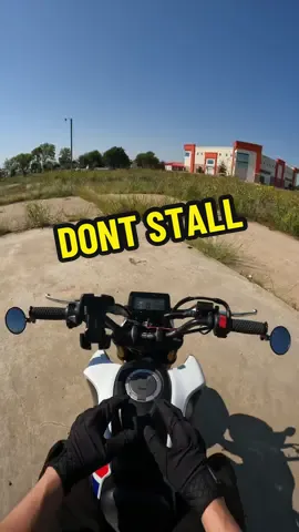 Or just don’t stall and you’ll be perfectly fine tehe #biker #motovlog #howto #ride #beginner #BookTok #books #helmet 