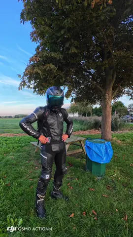 Het klonk beter hoe ik het herinnert had… maar wat is dit😂😂😂😂 ( ps: ik ben niet in de sloot gevallen ) #nederland #biker #positivity #helmetpov #motorcycle 