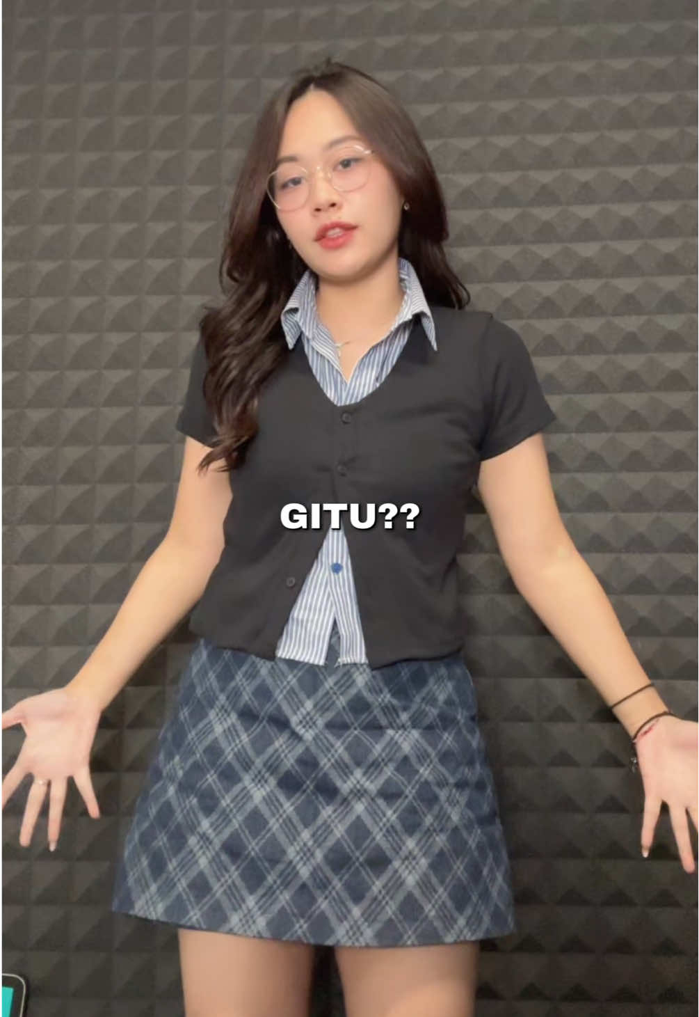 jd kek keliatan pinter pake baju ini zuzurly 😀🤧🙏🏻 #racunmoncus 