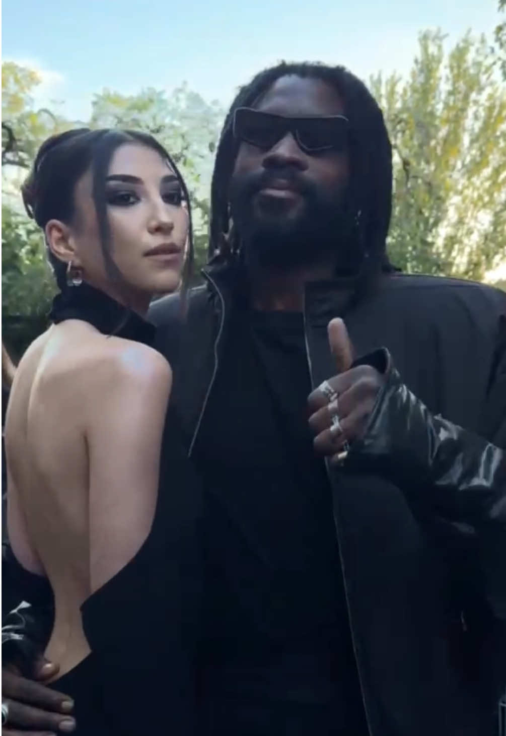 #Damso et sa compagne, Milla Lapidus, sont arrivés au défilé @Courreges  #courreges #musictok #fashiontiktok #fashionweek 