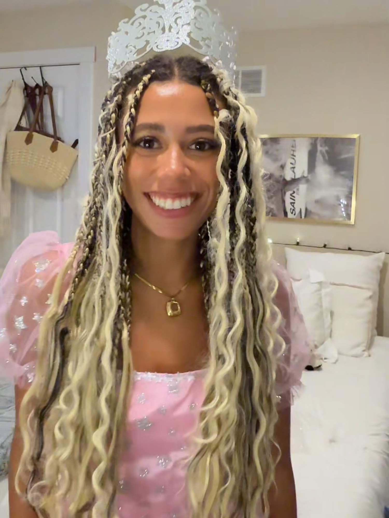 This costume? Absolutely scandalocious. Consider yourself officially Glindafied ✨Tap to shop #tiktokshop #halloween2025 #glinda #halloweencostume