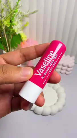 Bibir kering? pecah-pecah? 🚫 Coba Vaseline Rosy Lips, bikin lembap + rosy alami seharian 💋✨ 👉 Lagi diskon, buruan checkout sekarang! 🔥 #fyp #lipbalm #vaseline #lipcare 