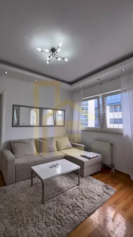 💎 Iznajmljujemo moderan dvosoban stan kod kafića Everest, u ul. Prvog krajiškog korpusa 💎 Površine je 42 m2 i na V je spratu (zgrada posjeduje lift) 💎 Strukturu stana čine: hodnik, dnevni boravak sa kuhinjom i trpezarijom, spavaća soba, kupatilo i balkon 💎 Odličan raspored i obilje prirodne svjetlosti čine ovaj stan savršenim spojem stila, funkcionalnosti i udobnosti za savremeni način života 💎 Iznajmljuje se potpuno namješten i moderno opremljen, uključujući sav potreban namještaj, uređaje i kućanske aparate 💎 Stan je djelimično renoviran, a pojedine stvari su potpuno nove i nekorištene 💎 Grijanje se odvija putem centralnog sistema (gradska Toplana), sa ugrađenim kalorimetrom 💎 Smješten je u jednom od najatraktivnijih dijelova grada, na urbanoj lokaciji, a svega nekoliko minuta lagane šetnje dijeli vas od strogog centra i svih važnih sadržaja 💎 U neposrednoj blizini nalaze se zgrada Vlade, brojne državne institucije, banke, marketi, restorani i svi ključni gradski sadržaji, što ovu lokaciju čini izuzetno praktičnom i poželjnom za život 💎 U stanu nije dozvoljen boravak kućnim ljubimcima 💎 Naselje Nova Varoš, Banja Luka 💎 💎 Cijena zakupa na mjesečnom nivou iznosi 700,- KM + troškovi režija ▶️ Zakup isključivo na duži period (minimalno 12 mjeseci), uz obavezan depozit! Za više informacija i obilazak stana, možete nas kontaktirati putem broja telefona 📲 066/707-777 Ili putem mail-a 📧 info@everestnekretnine.com Više nekretnina možete pogledati na našoj web stranici 🌐 www.everestnekretnine.com #everestnekretnine #homedecor #see #like #following 