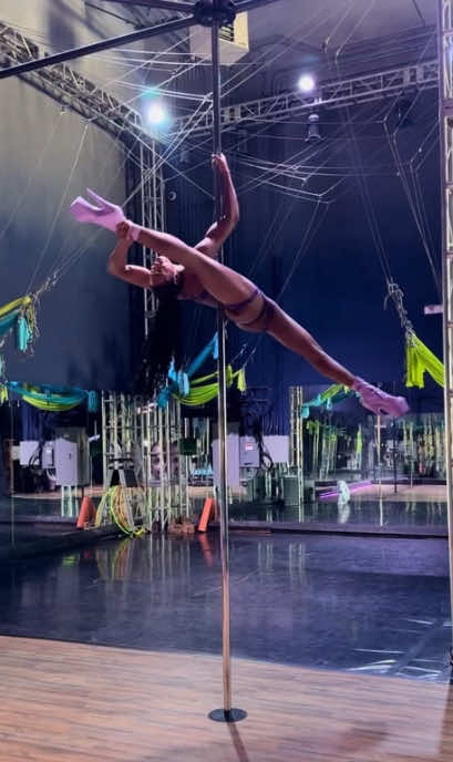 ✨ Some magic in motion 🪄💖 #ameliekone #pvalley #poleart #poledancer #poledance 