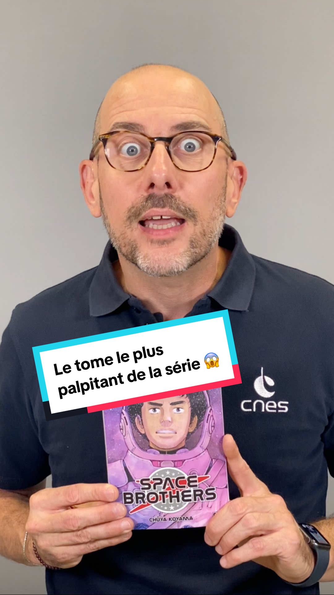 👨‍🚀👨‍🚀 Ce mois-ci, Sylvain nous parle du tome 44 de Space Brothers ✨ Une série culte qui suit deux frères japonais rêvant de devenir astronautes au Japon et qui donne envie de donner le meilleur de soi-même comme il se doit, avec les bons shonens. Si vous aimez Naruto (le manga) et que vous nous suivez, il y a de fortes chances que ça vous plaise ! 📚Anecdote, c’est le Cnes qui sert de référent technique pour la version française. 😎 #BookTok #STEM #Apprendresurtiktok @pikaedition