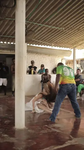 🔥¡Mapalé en Palenque!🔥 Llegué a aprender… y terminé bailando. Junto a mi maestro @Nair Núñez Pérez tuve la dicha de mostrarles a los jóvenes palenqueros cómo se vive y se baila el Mapalé en Barranquilla 💃🏽. ¿Cómo nos vieron ahí?