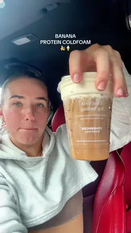NEW Starbucks BANANA PROTEIN COLD FOAM 🍌🍦 macros: 240 cals, 15 grams of protein, 15 grams of fat, 12 grams of carbs #starbucksdrinks #proteincoldfoam #bananacoffee #starbucks #proteincoffee 