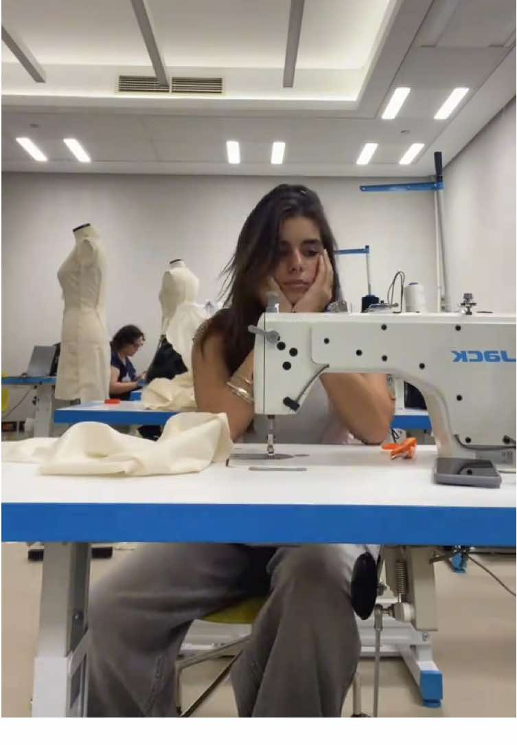 It’s draping day (my favorite) 💖💖😝#unifits #fashionstudents #sewingtiktok #fashiontiktoks 