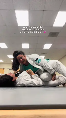 I admit im zoning out half the time but morning classes are a really great way to start the day before spending the rest of the time with my baby 💗