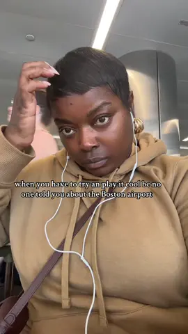 Why didn’t anyone tell me about Boston Logan Airporr? #traveltok #BOS #traveltiktok #airportoutfit 