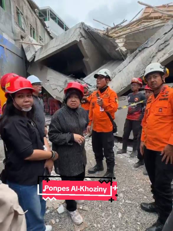 Turun Gunung! Bu Risma Dampingi Proses Evakuasi Santri Ponpes Al-Khoziny Sidoarjo #Risma #PonpesAlKhoziny #Sidoarjo #EvakuasiSantri #Buduran 