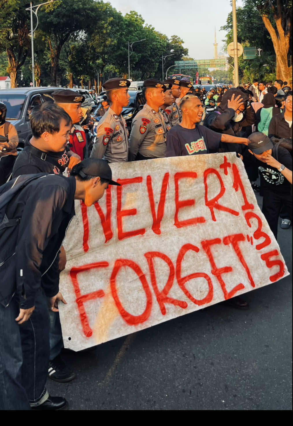 1 Oktober 2022 - 1 Oktober 2025 , 3thn sudah berlalu namun keadilan belum di tegakkan !🟠🔵 #menolaklupa #tragedi #kanjuruhan 