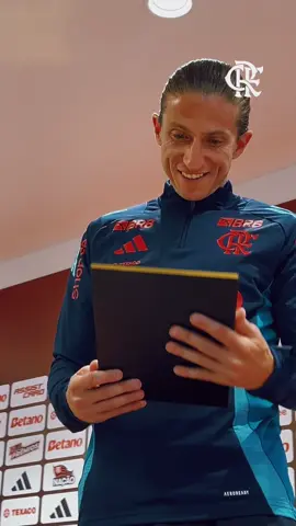 “Cada dia que eu passo no clube é especial”, se declarou o professor Filipe Luís. Muito Flamengo. #lm #flamengo #tiktokesportes 