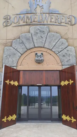 𝓑𝓸𝓶𝓶𝓮𝓵𝔀𝓮𝓻𝓮𝓵𝓭 𝓲𝓼 𝓮𝓻 𝓴𝓵𝓪𝓪𝓻 𝓿𝓸𝓸𝓻! Het is bijna zover…. De opening van Bommelwereld! 🎉🏰 Vandaag mochten de eerste kinderen van de basisscholen in Groenlo alvast een kijkje nemen, en wat was het gezellig! 🥳 Wij kunnen niet wachten om ook jullie te mogen verwelkomen! 🤩  #bommelwereld #viral#Bommelsteinpark #Bommelstein #fyp 