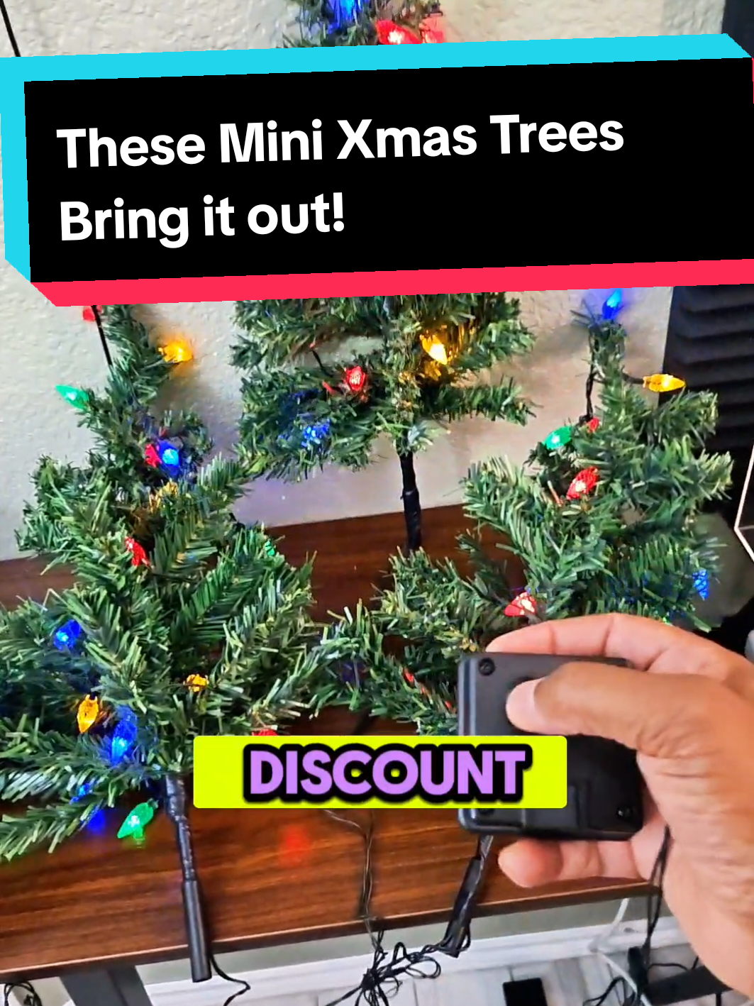 These Xmas Patio Trees With Lights Bring Out The Holiday Season! #christmastree #christmastreelights #outdoordecor #holidaydecor 