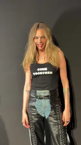 #caradelevigne au défilé #stellamccartney #TikTokFashion #parisfashionweek #onregardequoi 