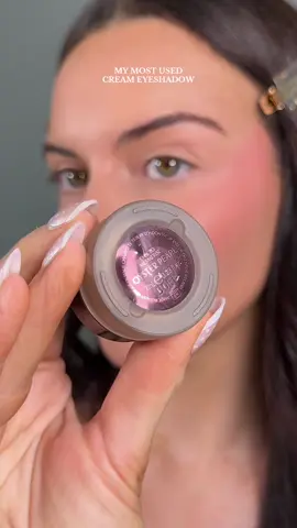 this shadow is well loooooved @Charlotte Tilbury cream eyeshadow in oyster pearl 🦪  I top it with a little sparkle from @elfcosmetics fine as fleck shadows in the shades champagne showers and white hot #eyeshadow #creameyeshadow #eyeshadowtutorial #eyes #makeuptutorial 