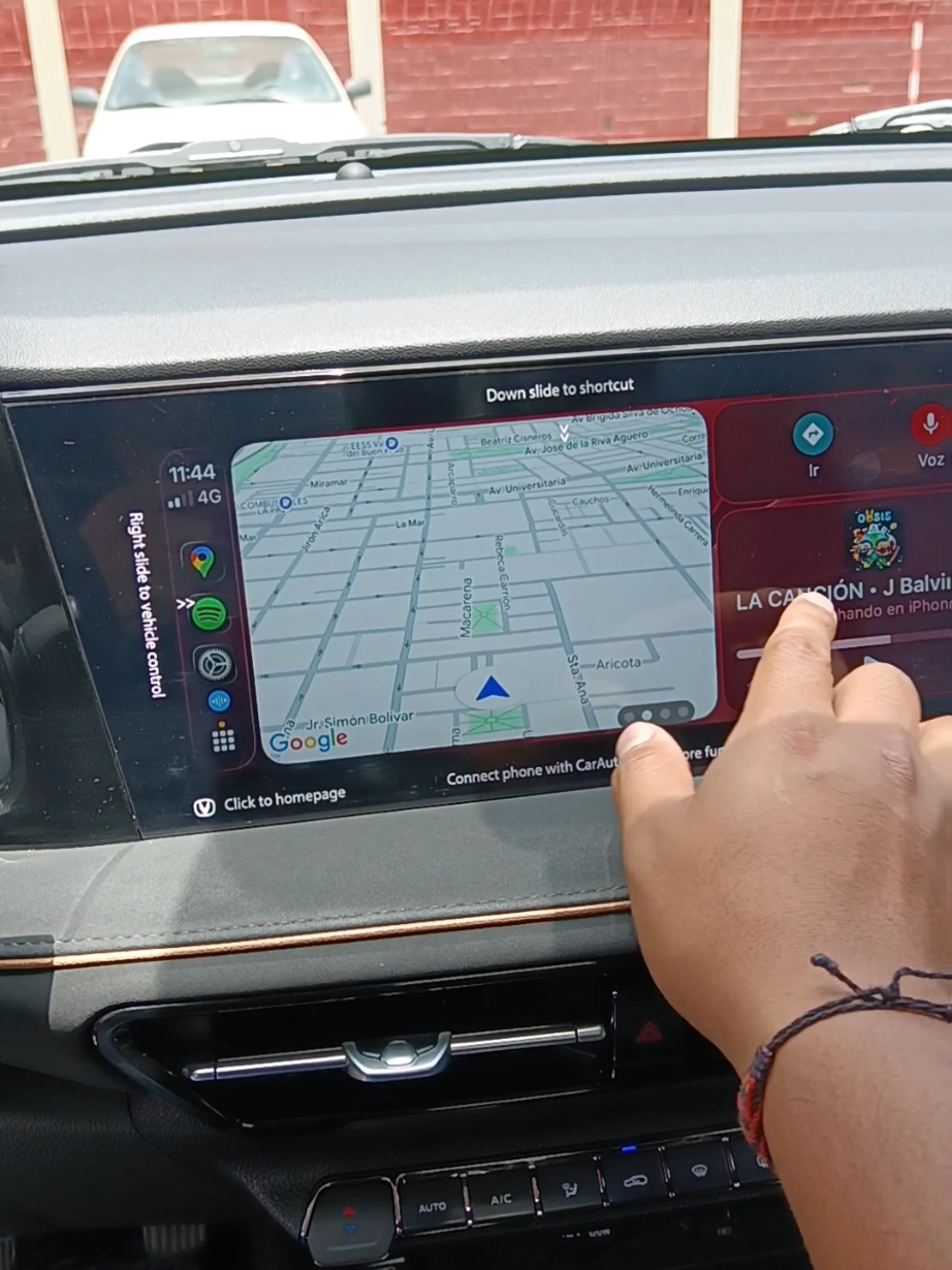 Instalación de Carplay&AA a esta hermosa Changan X7 Plus. Adicionalmente, nos solicito la instalación de plataformas de videos, que mejoraron la calidad de sonido en conjunto con una buena ecualización. Ahora cuenta con un sistema de conducción inteligente y moderno. 