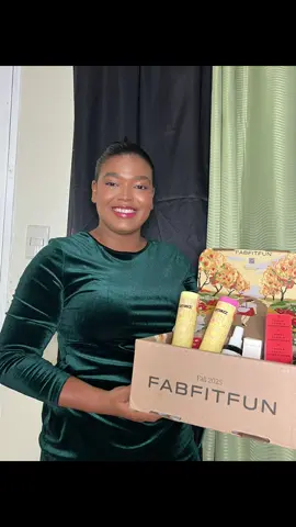 This #fabfitfun box is definitely a beauty and I liked all the products that come in it. #fabfitfunpartner @FabFitFun 