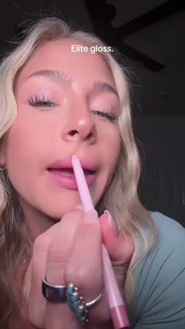 @Patrick Ta Beauty “She’s An Influencer” Major Glow Lip Shine 🫦 I can’t get over it. #patrickta #patricktamakeup #patricktalipgloss #majorglowlipshine #lipglossrecommendation 