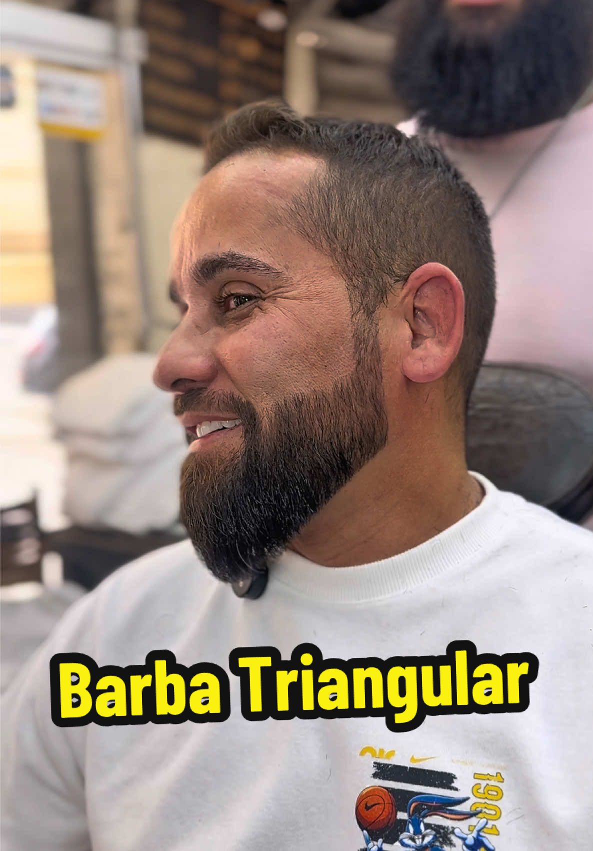 Barba Triangular ✅ #barbearia #barbeiro #barbeirosnotiktok #paravoce #barbeariabrasil 