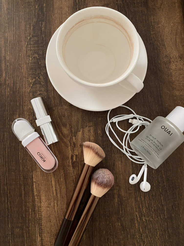The best part of going out 🤍 #goingout #makeup #makeuptok #onlygirlswillunderstand #girlthings 