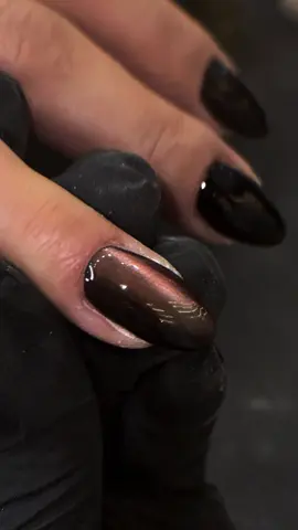 L’automne je le sens bien 🤩 #nails #nailsart #cateyes #onglesgel #automne 