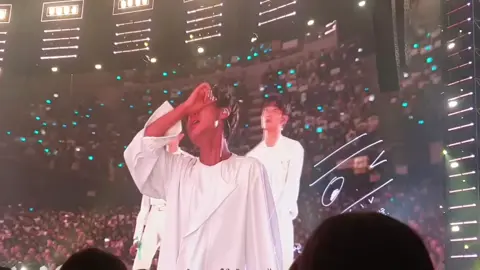 #PARKJIHOON :: pretty when he cries. WHEN HE FELL TO HIS KNEES OMG💔 :: #wannaone #wannaonedisband #zyxcba #fyp 