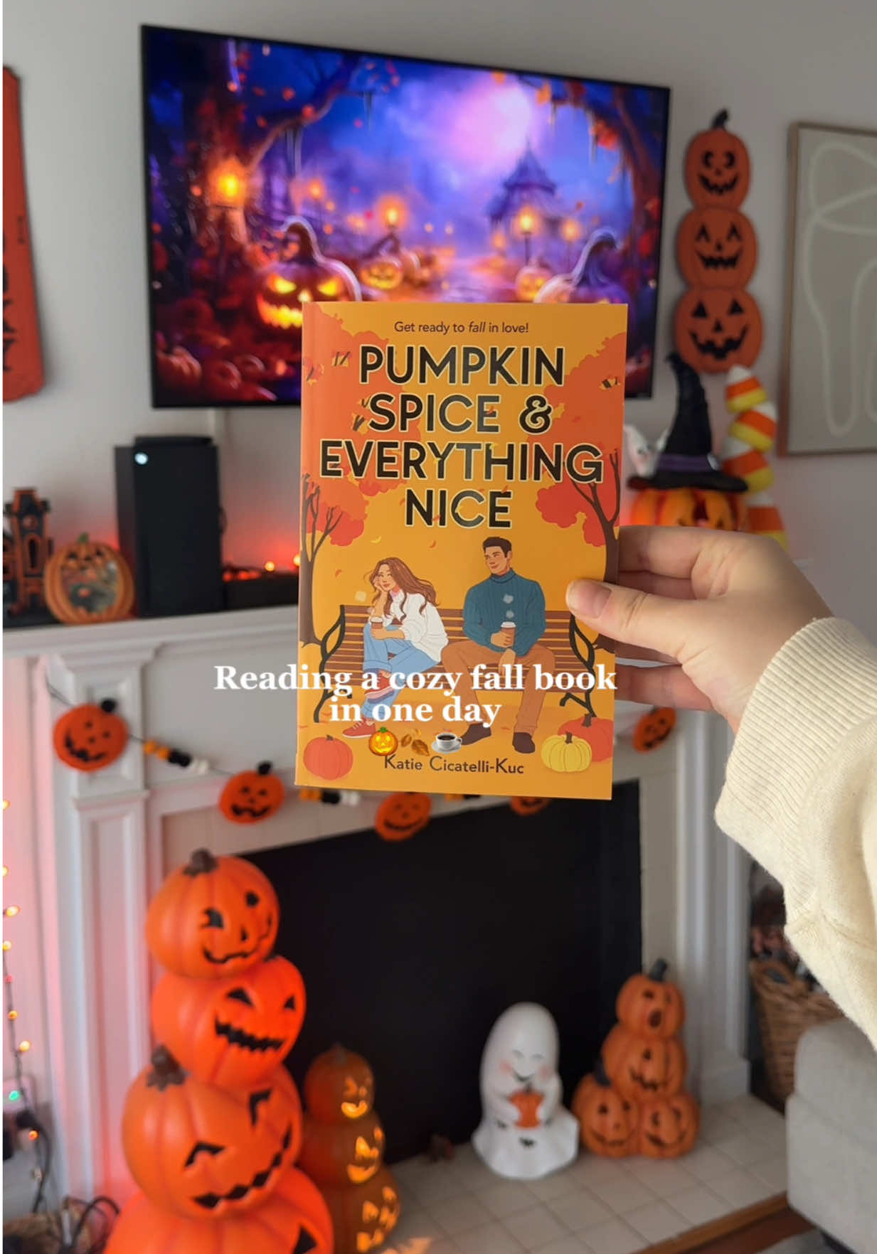 Replying to @emily 🤍📖🍎🌊 This book was probably the coziest book I’ve read in a long time🍂🧡 I’m so excited for October!! Book: Pumpkin Spice and everything nice #BookTok #fallbookrecs #readingvlog #foryou #foryoupage 